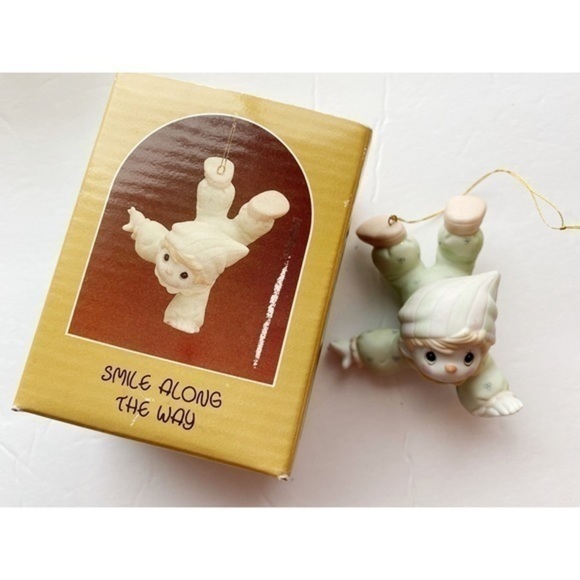 Vintage 1988 Precious Moments Smile Ornament - Picture 1 of 6